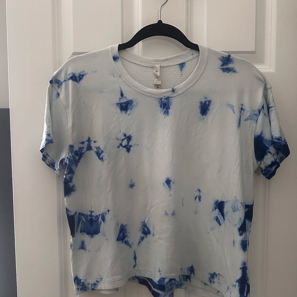 Lululemon Athletica Blue and White Short Sleeve Crop Tee